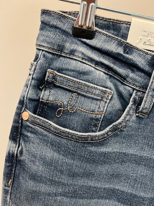 Highwaisted Embroidered Pocket Relax Fit Jeans